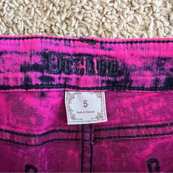 EUC Decree Pink Jean Shorts Size 5 - Picture 4 of 5